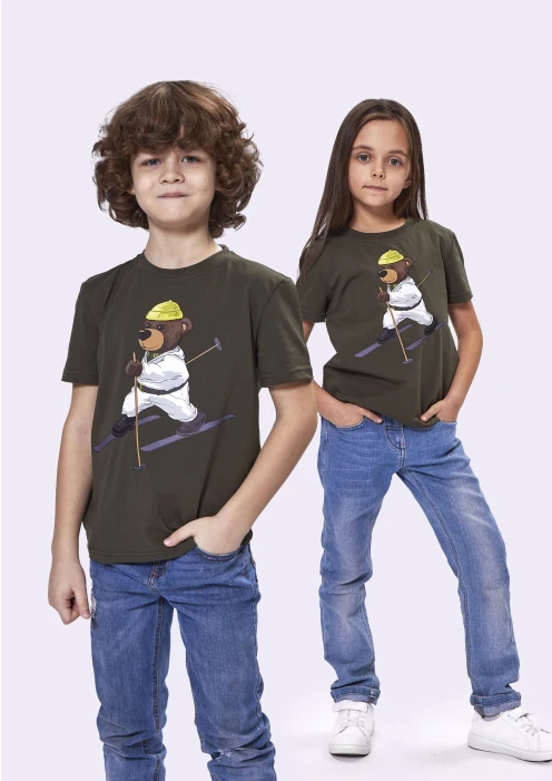 Купить футболка детская «медведь-лыжник» хаки в интернет-магазине ArmRus по выгодной цене. - изображение 1