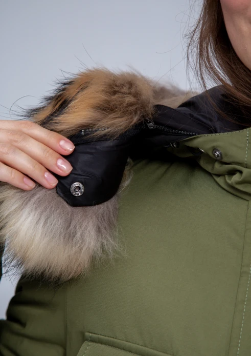 Купить куртка утепленная женская (натуральный мех енота) хаки в Москве с доставкой по РФ - изображение 11