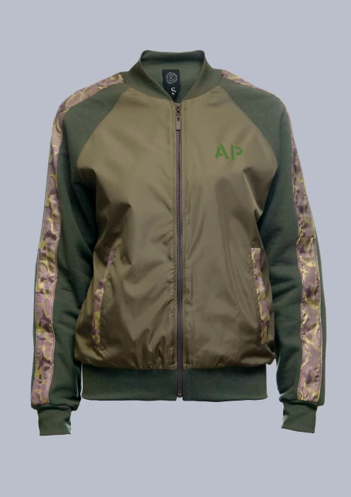 Купить куртка-бомбер женская «ар» зеленая в Москве с доставкой по РФ - изображение 3