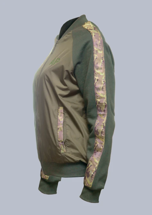 Купить куртка-бомбер женская «ар» зеленая в Москве с доставкой по РФ - изображение 5